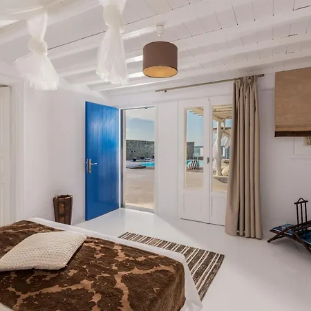 Extravagant Mykonos - Pousha - 5 Bedrooms - Sea Front Location - Whitewashed Architecture ホテル