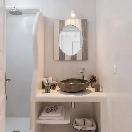 Extravagant Mykonos - Pousha - 5 Bedrooms - Sea Front Location - Whitewashed Architecture