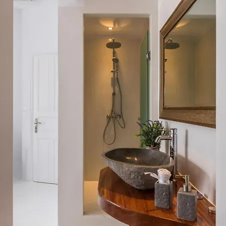 Extravagant Mykonos - Pousha - 5 Bedrooms - Sea Front Location - Whitewashed Architecture ホテル 4*
