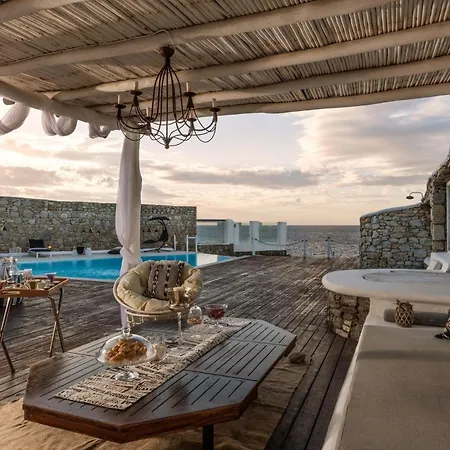 Extravagant Mykonos - Pousha - 5 Bedrooms - Sea Front Location - Whitewashed Architecture ホテル Agios Ioannis Diakoftis